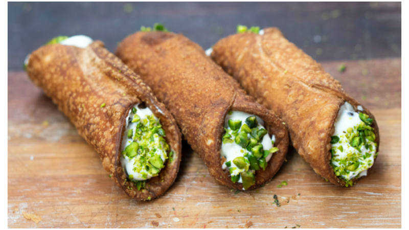 ONE OF THE MOST DELICIOUS DESSERTS OF ITALY: CANNOLI