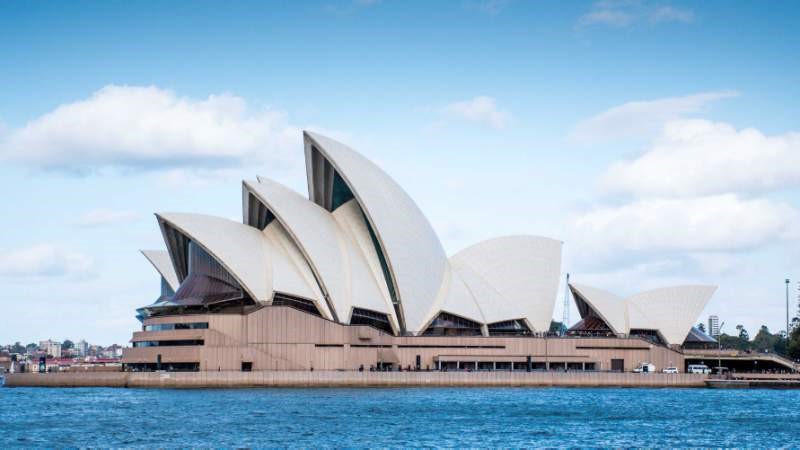 GIANT SAILS: SIDNEY OPERA BUILDING