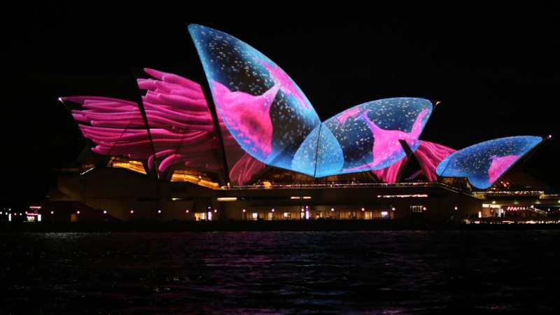 GIANT SAILS: SIDNEY OPERA BUILDING