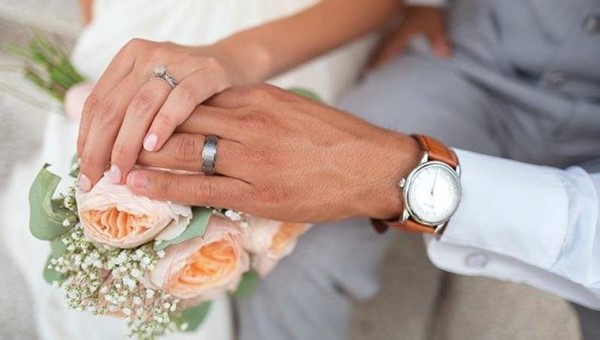 Evlilik Yüzüğü Neden Sol Ele Takılır?