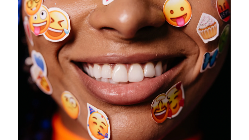 ŞAKASINA KULLANMAYA BAŞLAYIP BIRAKAMADIK: DÜNYA EMOJİ GÜNÜ - Friendz10