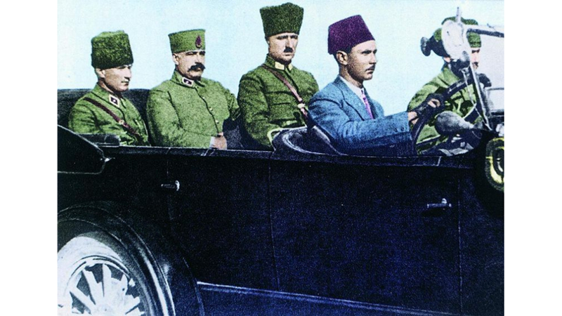 İZMİR’İN DAĞLARINDA ÇİÇEKLER AÇAR: İZMİR MARŞI