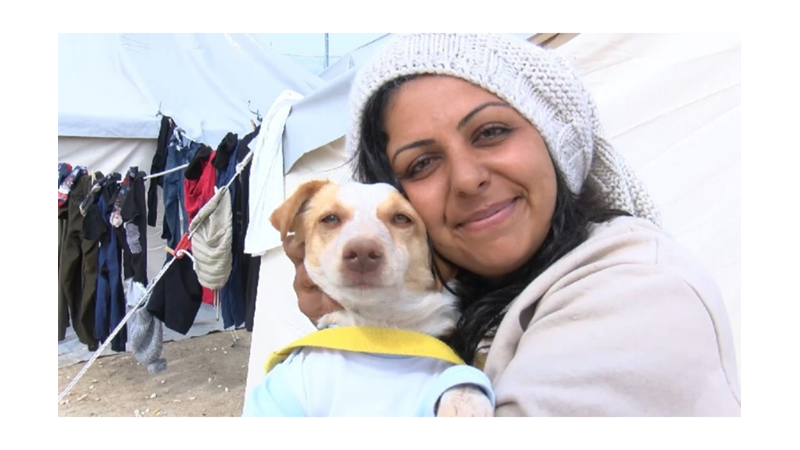 DEPREM ANINDA UYANDIRAN KÖPEĞİ SAYESİNDE KURTULAN AİLE