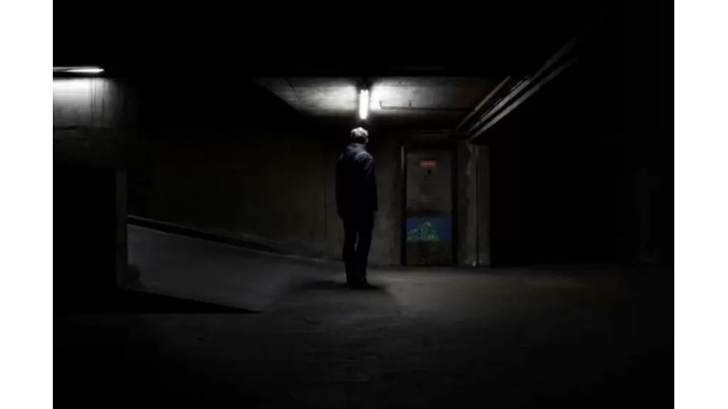 KARANLIK ÇÖKÜNCE ORTAYA ÇIKAN NİKTOFOBİ: KARANLIK KORKUSU