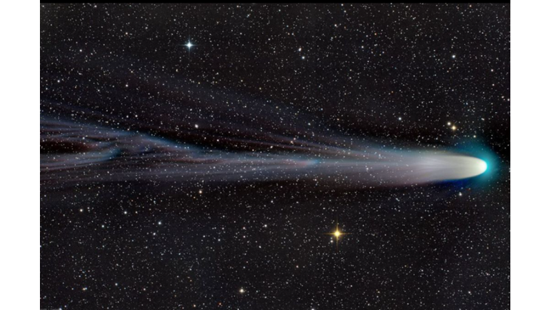 CHRISTMAS COMET AND ITS TAIL