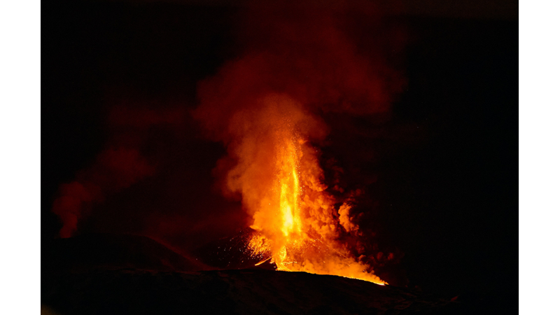 ETNA YANARDAĞI YENİDEN FAALİYETE GEÇTİ!