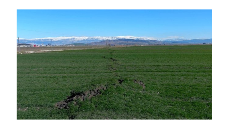 KAHRAMANMARAŞ’TA TARIM ARAZİLERİNİ KAYDIRAN FAY KIRIKLARI GÖRÜNTÜLENDİ