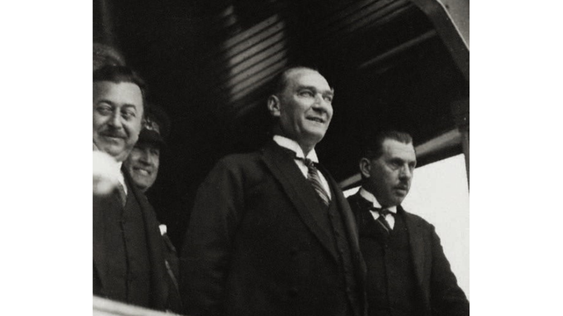 "MUSTAFA KEMAL'İ DÜŞÜNÜYORUM" -Friendz10
