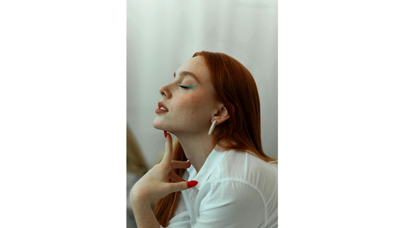 DAHA CESUR VE DAHA RENKLİ OLMA ZAMANI: RENKLİ EYELINERLAR YAZIMIZI SÜSLESİN