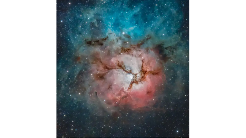 PINKISH FIREBALL: M20 TRINOCULAR NEBULA