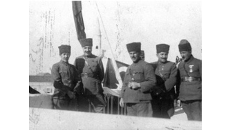 İZMİR’İN DAĞLARINDA ÇİÇEKLER AÇAR: İZMİR MARŞI