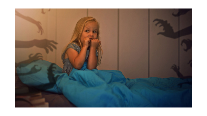 KARANLIK ÇÖKÜNCE ORTAYA ÇIKAN NİKTOFOBİ: KARANLIK KORKUSU