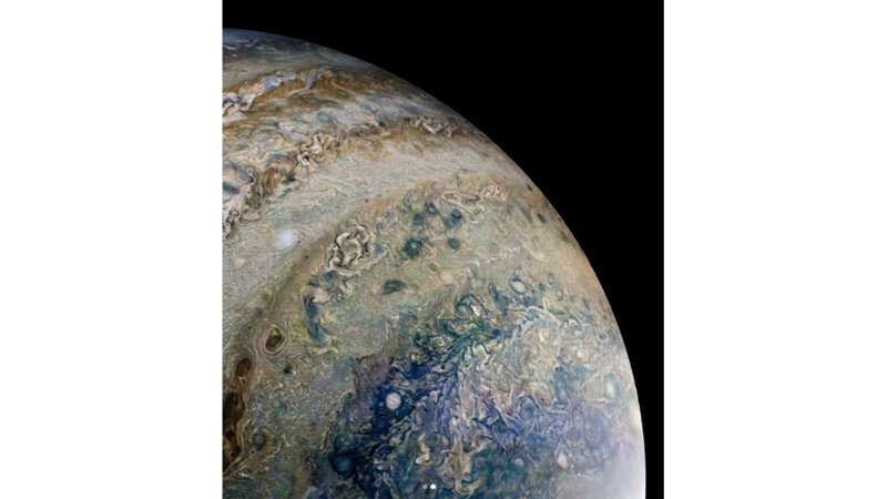 THE LARGEST SATELLITE IN THE SOLAR SYSTEM: GANYMEDE -Friendz10