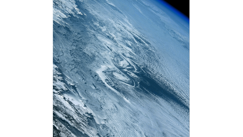 DAZZLING VIEW OF FROZEN SEA WATER