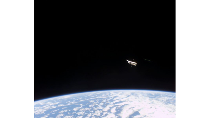 LET'S LOOK AT THE HUBBLE SPACE TELESCOPE!