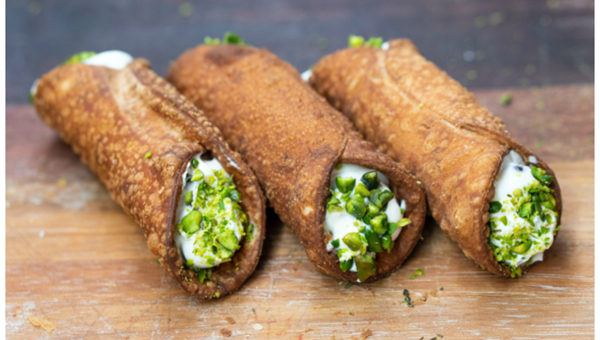 ONE OF THE MOST DELICIOUS DESSERTS OF ITALY: CANNOLI