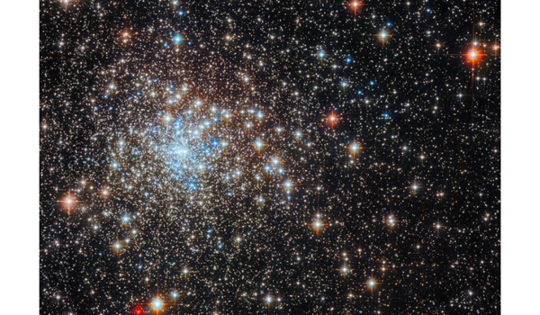 HUBBLE SPACE TELESCOPE LOOKS AT A SHINING STAR CLUSTER -Friendz10