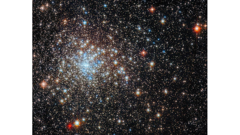 HUBBLE SPACE TELESCOPE LOOKS AT A SHINING STAR CLUSTER -Friendz10
