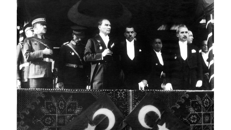 HEP BİR AĞIZDAN YENİDEN SÖYLEYELİM: ONUNCU YIL MARŞI -Friendz10