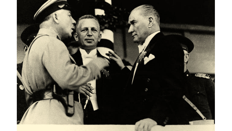 ULU ÖNDER MUSTAFA KEMAL ATATÜRK'ÜN AĞZINDAN 'EFENDİLER, YARIN CUMHURİYET'İ İLAN EDECEĞİZ!' SÖZÜNÜN HİKAYESİ - Friendz10