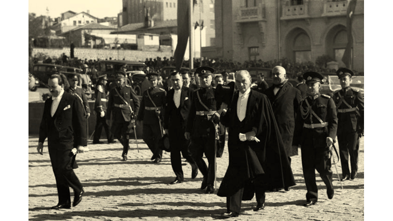 ULU ÖNDER MUSTAFA KEMAL ATATÜRK'ÜN AĞZINDAN CUMHURİYETİN İLANI