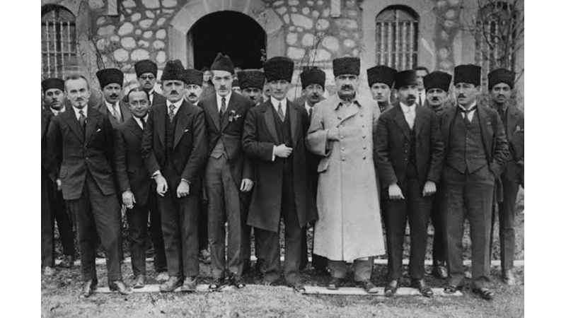 1 KASIM: SALTANATIN KALDIRILMASI VE HARF DEVRİMİ - Friendz10