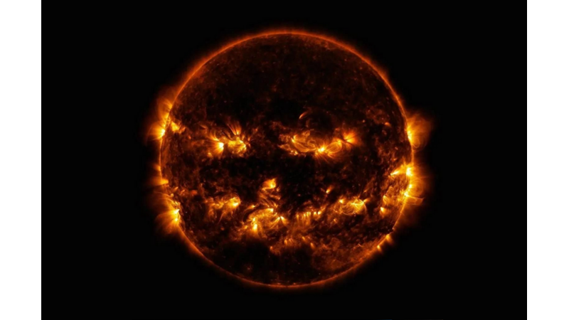 THE SUN'S HALLOWEEN COSTUME -Friendz10