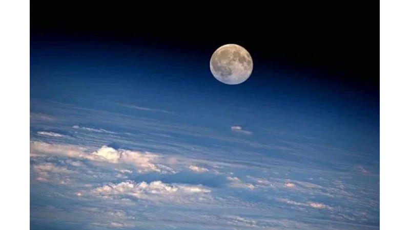 THIS FULL MOON IS SO DIFFERENT! -Friendz10