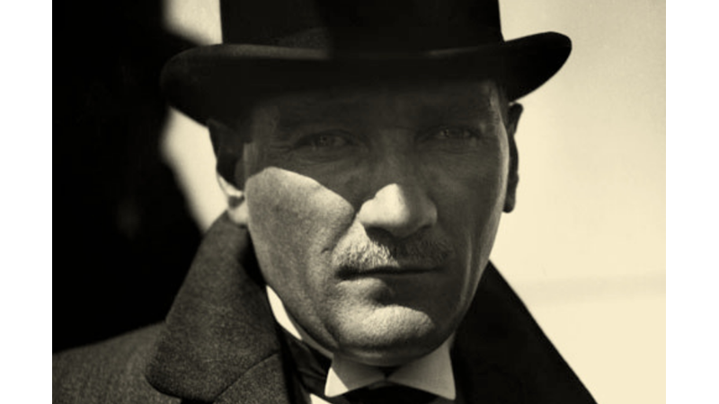 HEM TÜRK MİLLETİNE HEM DE DÜNYAYA ÖRNEK OLAN ULU ÖNDER MUSTAFA KEMAL ATATÜRK’ÜN İLHAM VEREN MODA DEHASI İLE KARŞINIZDAYIZ!