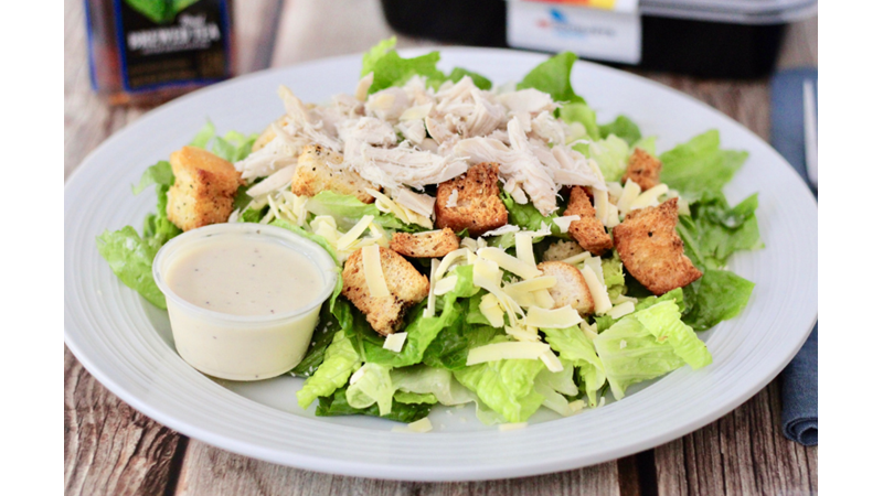 ÖĞLE YEMEKLERİ İÇİN SAĞLIKLI BİR ALTERNARİF: YEŞİL ELMALI TAVUK SALATASI