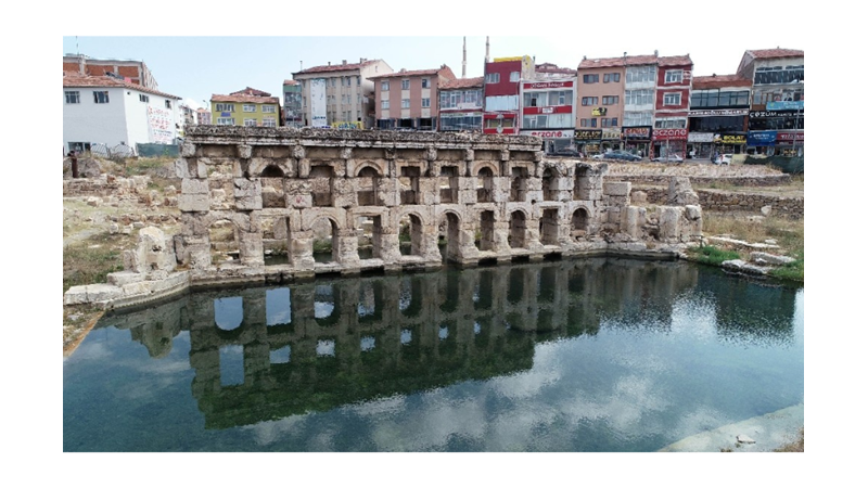 2000 YILLIK DOĞAL SICAK SU KAYNAĞI: SARIKAYA ROMA HAMAMI