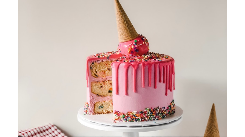 BARBİE TEMALI DOĞUM GÜNÜ İÇİN: PEMBE VE ŞEKERLEMELİ DOĞUM GÜNÜ PASTASI ÖRNEĞİ - Friendz10