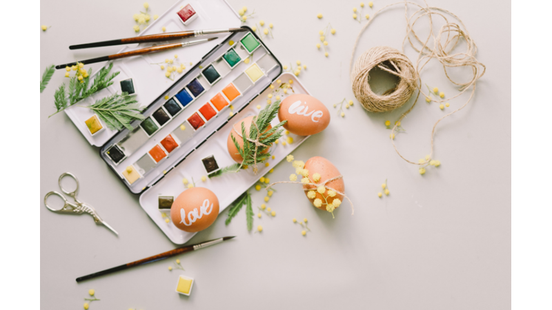 PASKALYA BAYRAMI: TAVŞAN ÇİZİMLİ KUTLAMA KARTI