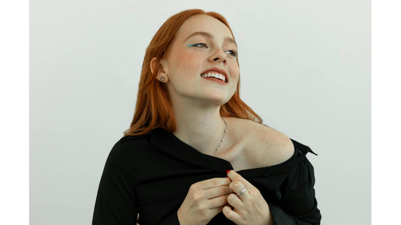 DAHA CESUR VE DAHA RENKLİ OLMA ZAMANI: RENKLİ EYELINERLAR YAZIMIZI SÜSLESİN