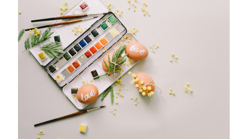 PASKALYA BAYRAMI: TAVŞAN ÇİZİMLİ KUTLAMA KARTI