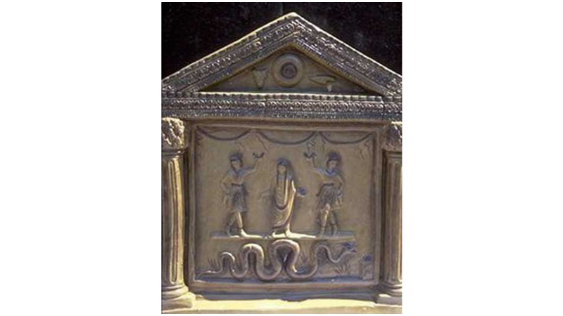 KAHRAMAN ATALARIN RUHLARI: LARES VE PENATES