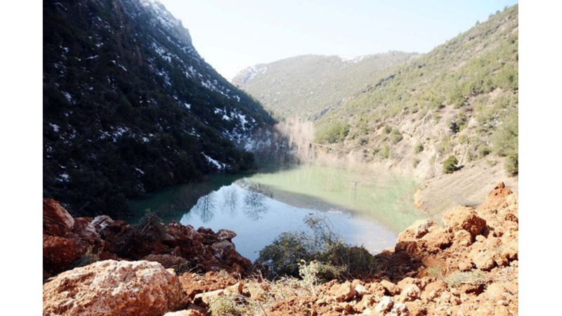 DEPREMDE DAĞ DAĞA KAVUŞTU, DOĞAL GÖL OLUŞTU