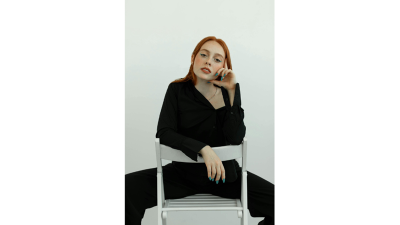 DAHA CESUR VE DAHA RENKLİ OLMA ZAMANI: RENKLİ EYELINERLAR YAZIMIZI SÜSLESİN