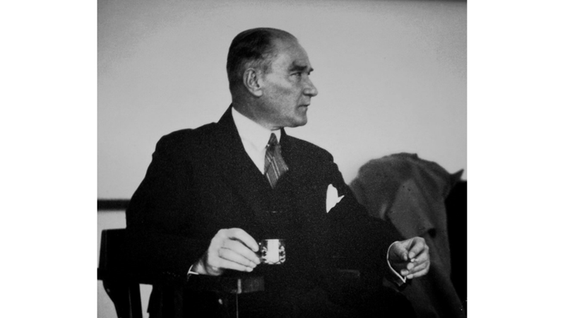 GÖRÜNMEYENİ GÖREN ATATÜRK -Friendz10