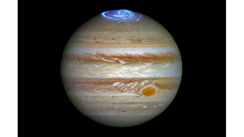 BÜYÜLEYİCİ IŞIK GÖSTERİLERİYLE JÜPİTER ATMOSFERİ