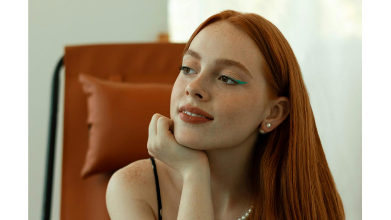 DAHA CESUR VE DAHA RENKLİ OLMA ZAMANI: RENKLİ EYELINERLAR YAZIMIZI SÜSLESİN