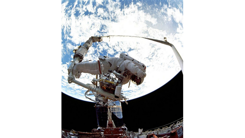 HUBBLE UZAY TELESKOBUNUN İLK SERVİS GÖREVİ -Friend10