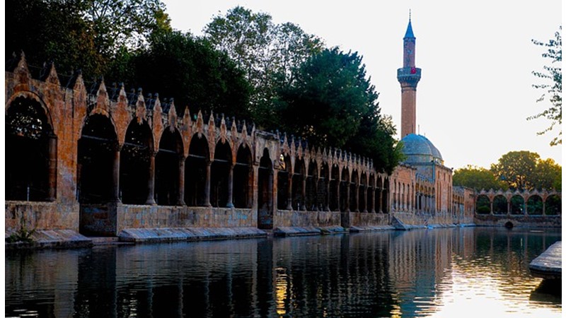 Doğu ile Batı Arasındaki Tartışmalar