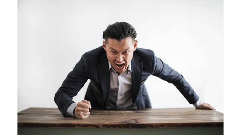 Gücün Aklı Azaltması