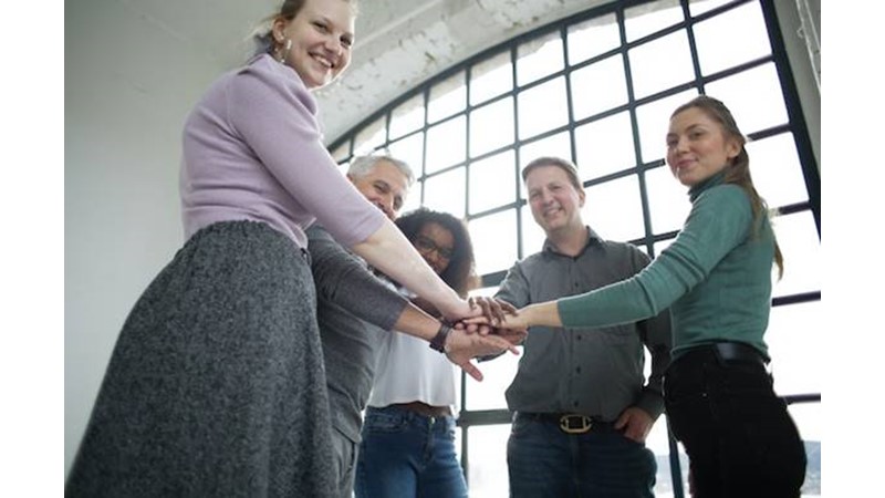 İnsan Belli Bir Dönem Her Şeyi Yapabilir – Friendz10