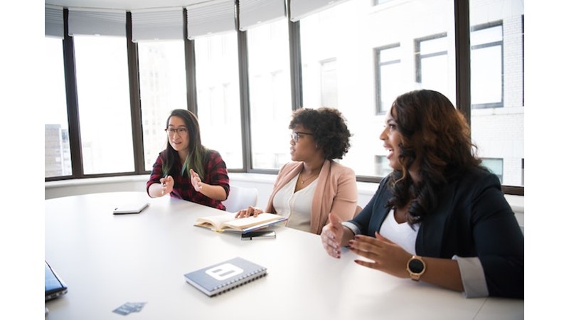 Her Şeyden Haberdar Olmak – Friendz10