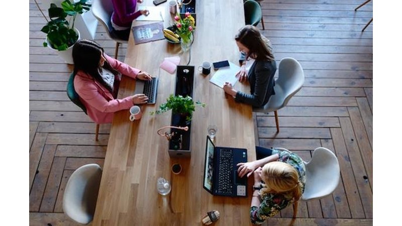 Her Şeyi Bildiğini Zannetmek – Friendz10