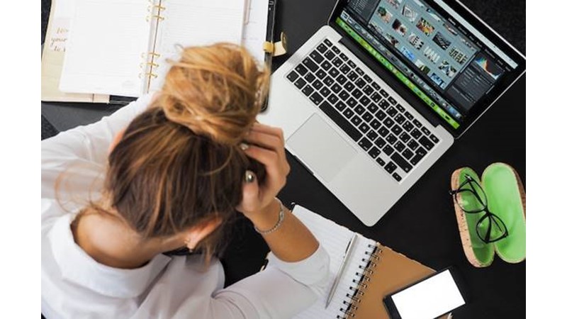 İş Yerinden Bir Türlü Çıkamamak – Friendz10