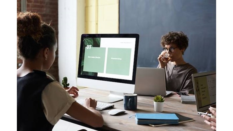 İşten Kaçma Çabası – Friendz10