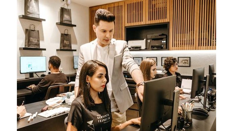 Yapılan Hatayı Herkesin Ortasında Söylemek – Friendz10